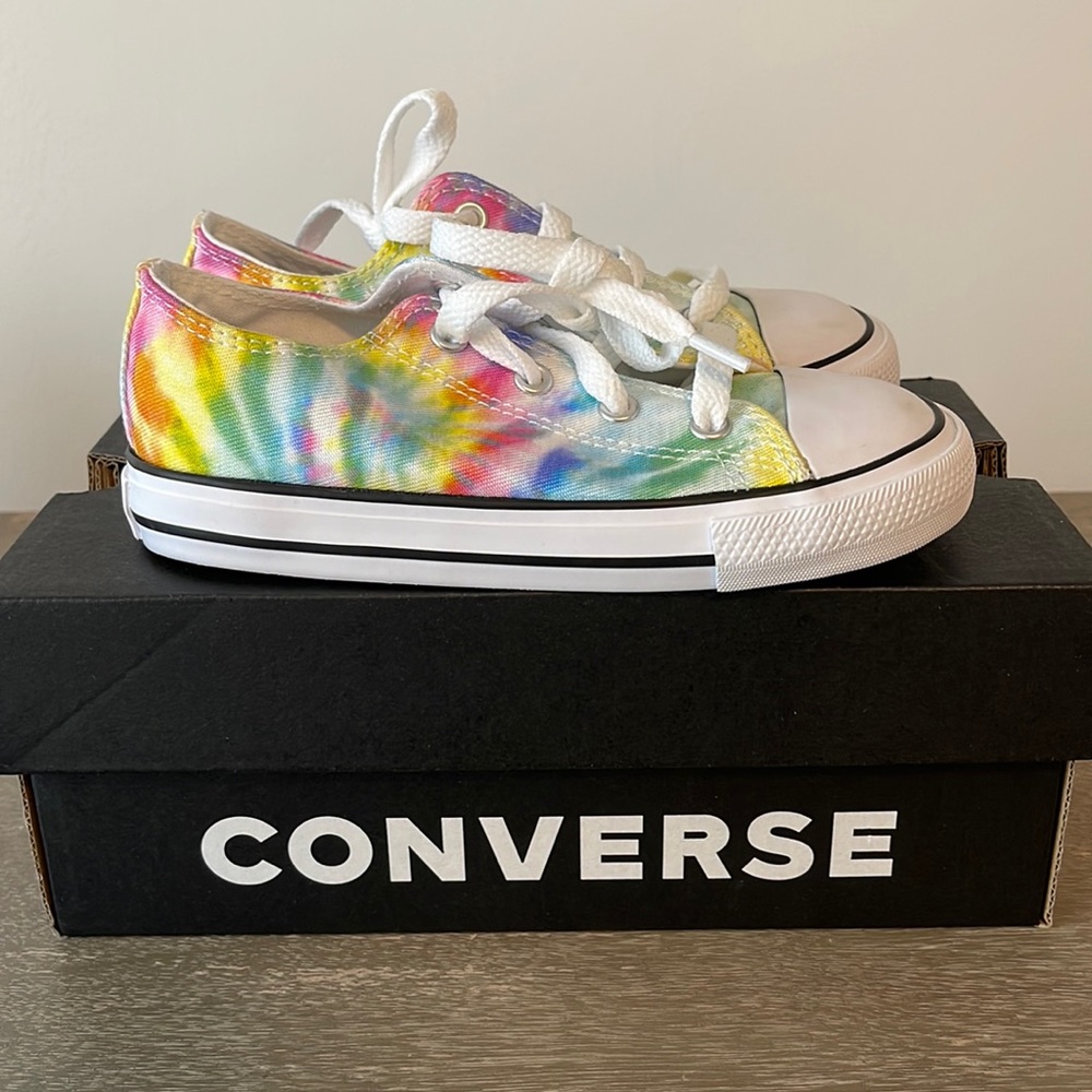 ✨ Kids Converse Sneakers Size 10 Like New